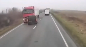 Seis torcedores do PAOK morreram na colisão entre um micro-ônibus e uma carreta na Romênia, nesta terça-feira, 27