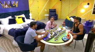 Trio se reuniu para montar estratégias de formação do próximo Paredão