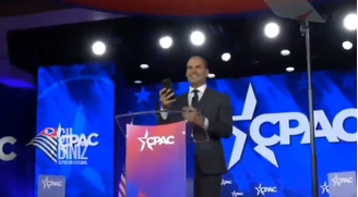 Eduardo foi gravado dizendo que estava fazendo um vídeo para mostrar ao pai, que está em prisão domiciliar