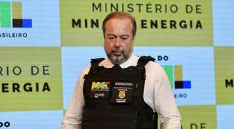 O ministro de Minas e Energia, Alexandre Silveira, participou de entrevista coletiva para falar sobre as novas ações de enfrentamento aos efeitos da guerra sobre o setor de combustíveis no Brasil