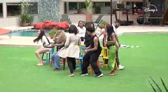 O primeiro dia de 'Casa do Patrão' teve uma simplória 'dança das cadeiras' em dinâmica patrocinada