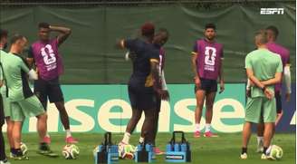 Jogadores do Panamá discutem durante treino 