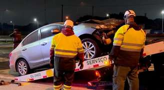 três pessoas morrem após carro pegar fogo e explodir em acidente na Rodovia Castello Branco, em Osasco