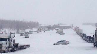 <p>De acordo com as autoridades, a forte nevasca provocou o acidente</p>