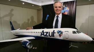 <p>O anúncio do da tarifa-teto realizado ontem pelo presidente da Azul, David Neeleman, foi considerado pelo mercado como uma estratégia de marketing. A atitude agradou ao governo</p>