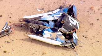 <p>Destroços da nave espacial SpaceSHipTwo, da Virgin Galactic, que explodiu durante teste na Califórnia na sexta-feira</p>