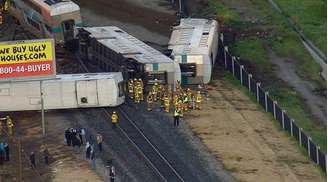 <p>Acidente entre caminhão e trem descarrilou a composição que se dirigia para Los Angeles nesta teça-feira (24)</p>