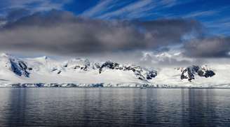 A queda dos níveis de ozônio na atmosfera da Antártida começou a ser observada no final da década de 1970