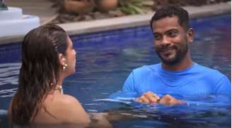 Samuel Assis e Fernanda Paes Leme na piscina