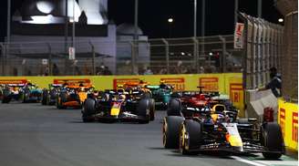 Verstappen e Perez na frente no reinicio do GP da Arabia Saudita. Tudo indica que 2024 será assim