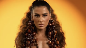 Debora Secco curte carnaval em Salvador