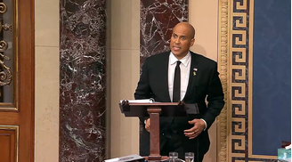 Senador Cory Booker durante discurso no Senado americano