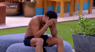 Vinicius tem crise de choro no BBB25