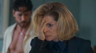 Odete Roitman levou um tapa de seu gigolô no capítulo 29, exibido em 2 de maio: entrada da vilã não fez audiência subir