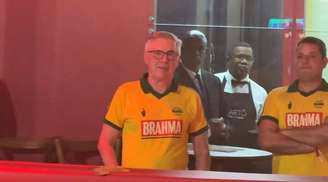 Ancelotti curte carnaval em Salvador