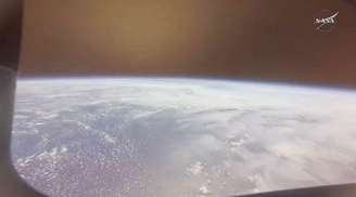 Imagem capturada por um dos astronautas logo após a entrada na atmosfera