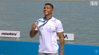 Isaquias Queiroz conquista prata na etapa húngara da Copa do Mundo de Canoagem Velocidade.