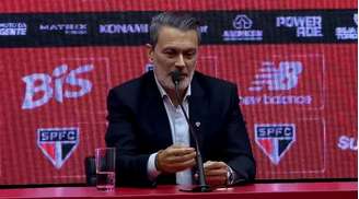 Rui Costa durante apresentação de Dorival Júnior