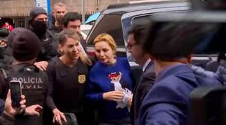 Deolane Bezerra foi presa durante operação que investiga lavagem de dinheiro ligada ao PCC.