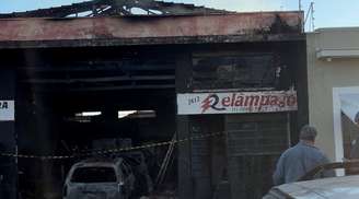 Incêndio destrói oficina mecânica e mecânico busca apoio para recomeçar