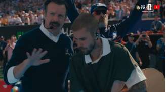 Justin Bieber faz apresentação de voz e violão na Copa