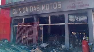 Incêndio destrói oficina de motos e deixa comunidade mobilizada para ajudar