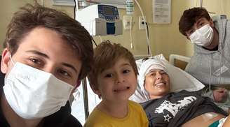 Larissa enfrenta batalha contra a leucemia e pede ajuda para tratamento