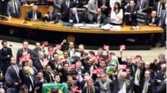 Opositores de Dilma Rousseff rejeitam ideia do recall e defendem impeachment
