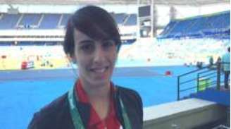 A nadadora Miri Alatras, de 22 anos, diz que treina e uma piscina simples na Palestina