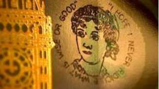 O artista Graham Short gravou um retrato de 5mm de Jane Austen em quatro notas de 5 libras