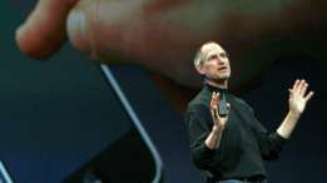 Steve Jobs ao revelar o primeiro iPhone, em 2007