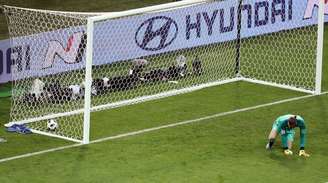 Goleiro espanhol De Gea leva gol em jogo contra Portugal