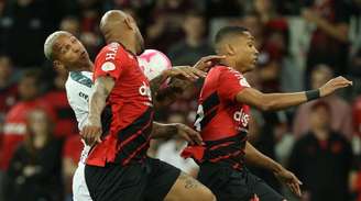 Cirino marcou para o Athletico-PR, enquanto Deyverson empatou para o Palmeiras (Foto: Cesar Greco/SEP)