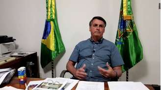 O presidente Jair Bolsonaro, na transmissão semanal, nesta quinta-feira, 9, sem intérprete de Língua Brasileira de Sinais (Libras). O presidente confirmou nesta semana que está contaminado com covid-19.