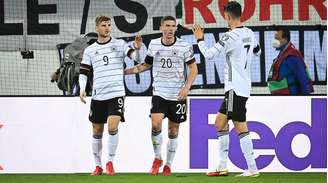 Jogadores da seleção alemã comemoram gol na vitória desta quinta-feira