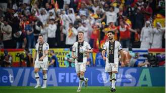 Jogadores alemães depois de sofrerem o gol da Espanha, no empate de domingo (Foto: GES/DFB)