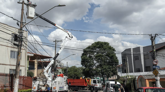 Enel disse que reforçou equipes em campo após apagão deixar mais de 2,1 milhões de imóveis sem luz na sexta-feira