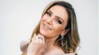 Camila Galetti agora apresenta o 'Mulheres', programa onde passaram Regina Volpato, Cátia Fonseca, Christina Rocha, Clodovil, Claudete Troiano e outros grandes nomes da TV