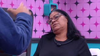 Dona Delma conversa com Guilherme