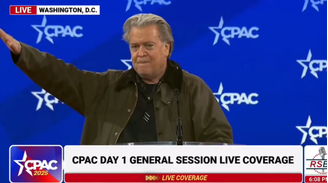 Steve Bannon, ex-assessor de Trump, durante saudação nazista em evento conservador