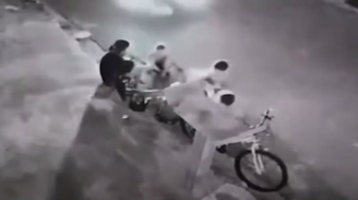 Motorista embriagado atropela cinco crianças que estavam brincando em calçada no interior de SP