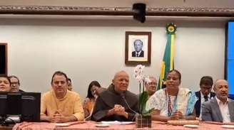 Glauber Braga durante Ato Ecumênico nesta quinta-feira, 10