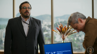 Freitas (Luís Lobianco) em conversa com Marco Aurélio (Alexandre Nero)