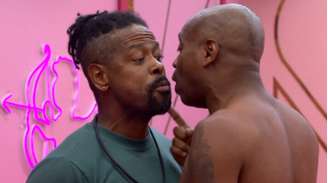 Edilson Capetinha e Leandro Boneco discutiram no quarto após luz ser acesa durante a madrugada deste sábado