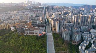 A maior escada rolante tem quase 1 km de comprimento
