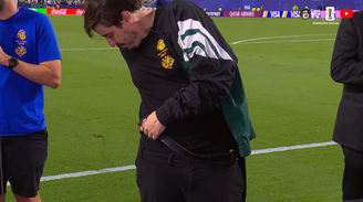 Luisinha coloca cinto ao vivo após jogo da Argentina.