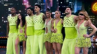 Livinho, Mell Muzzillo, Lucas Guedez e Rita Guedes, artistas participantes da 'Dança dos Famosos' de 2026 ao lado de seus professores de dança no programa de hoje, 23 de agosto.