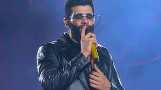 Gusttavo Lima no show exibido na Globo: o afastamento continua, porém, menos radical