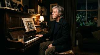 O pensamento é associado ao livro Blackbird Singing, primeira coleção de poemas e letras de McCartney.