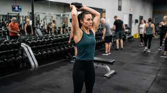 O Pilates pode exigir bastante dos braços, principalmente em exercícios de sustentação e estabilização.